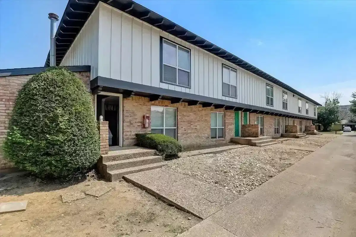Crash Pads II, Denton - Denton, Texas, United States - Exterior
