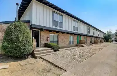 Crash Pads II, Denton - Denton, Texas, United States - Exterior