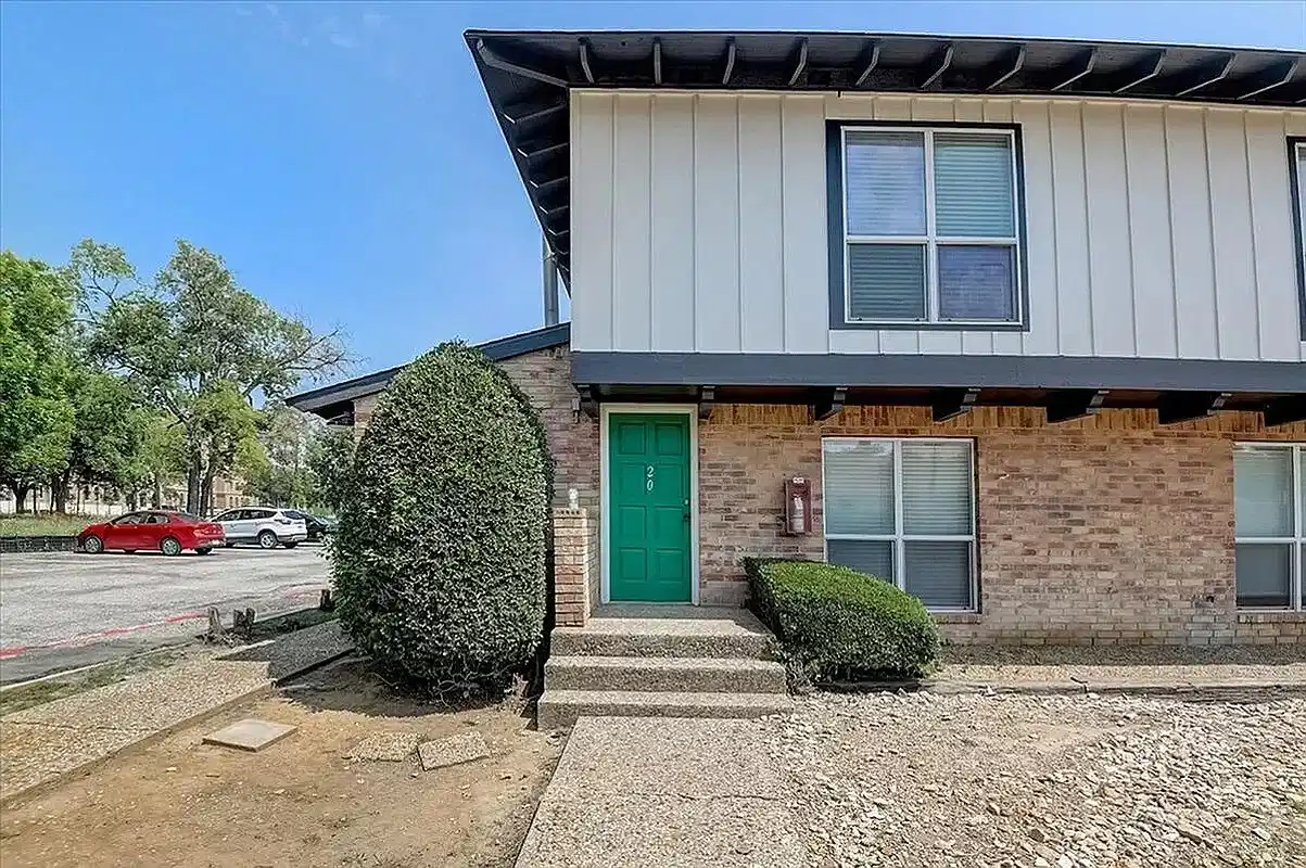 Crash Pads II, Denton - Denton, Texas, United States - Exterior