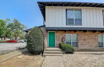 Crash Pads II, Denton - Denton, Texas, United States - Exterior