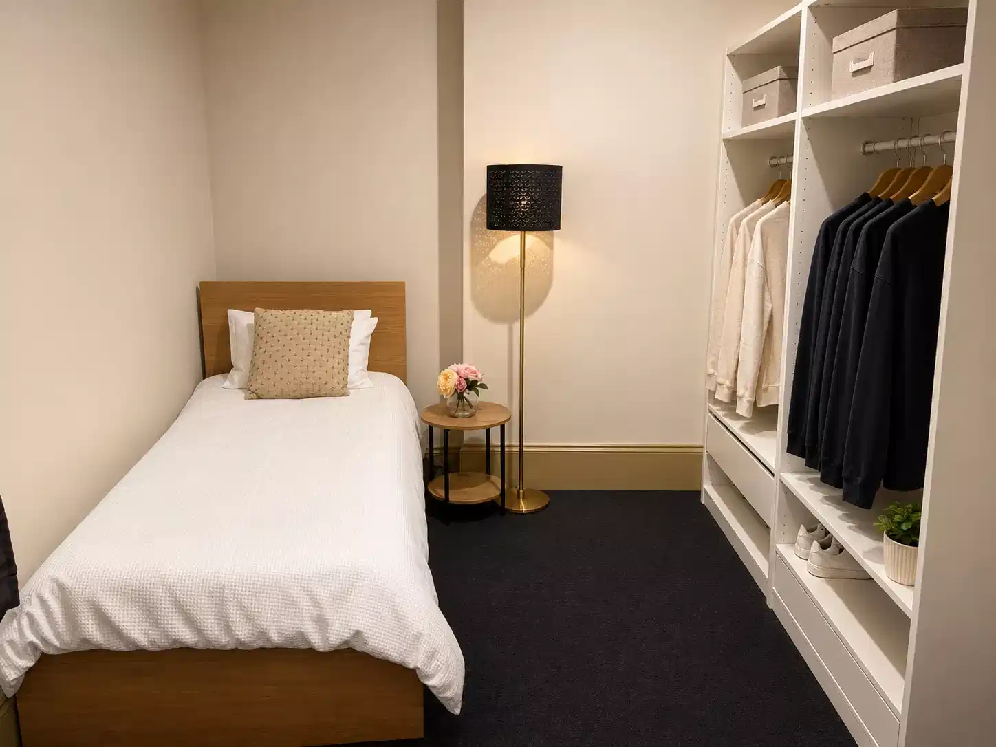 Bedroom?w=400&h=260&fit=crop&q=40&auto=format&trim=auto