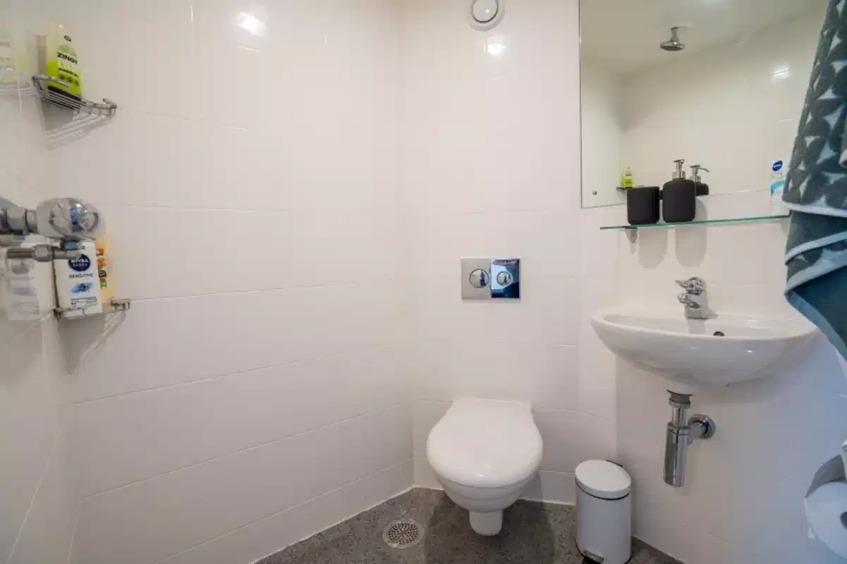NTU: Byron Residence, Nottingham  - Nottingham, England, United Kingdom - Bathroom