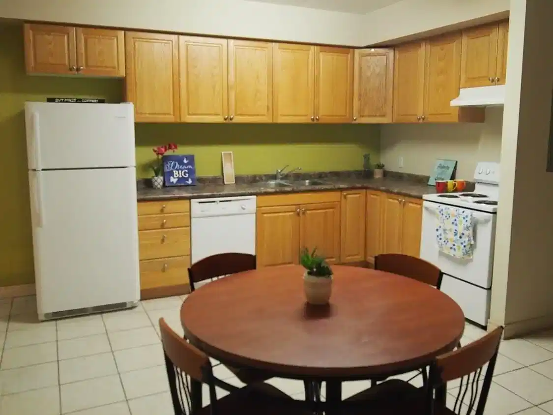 Common Area?w=400&h=260&fit=crop&q=40&auto=format&trim=auto