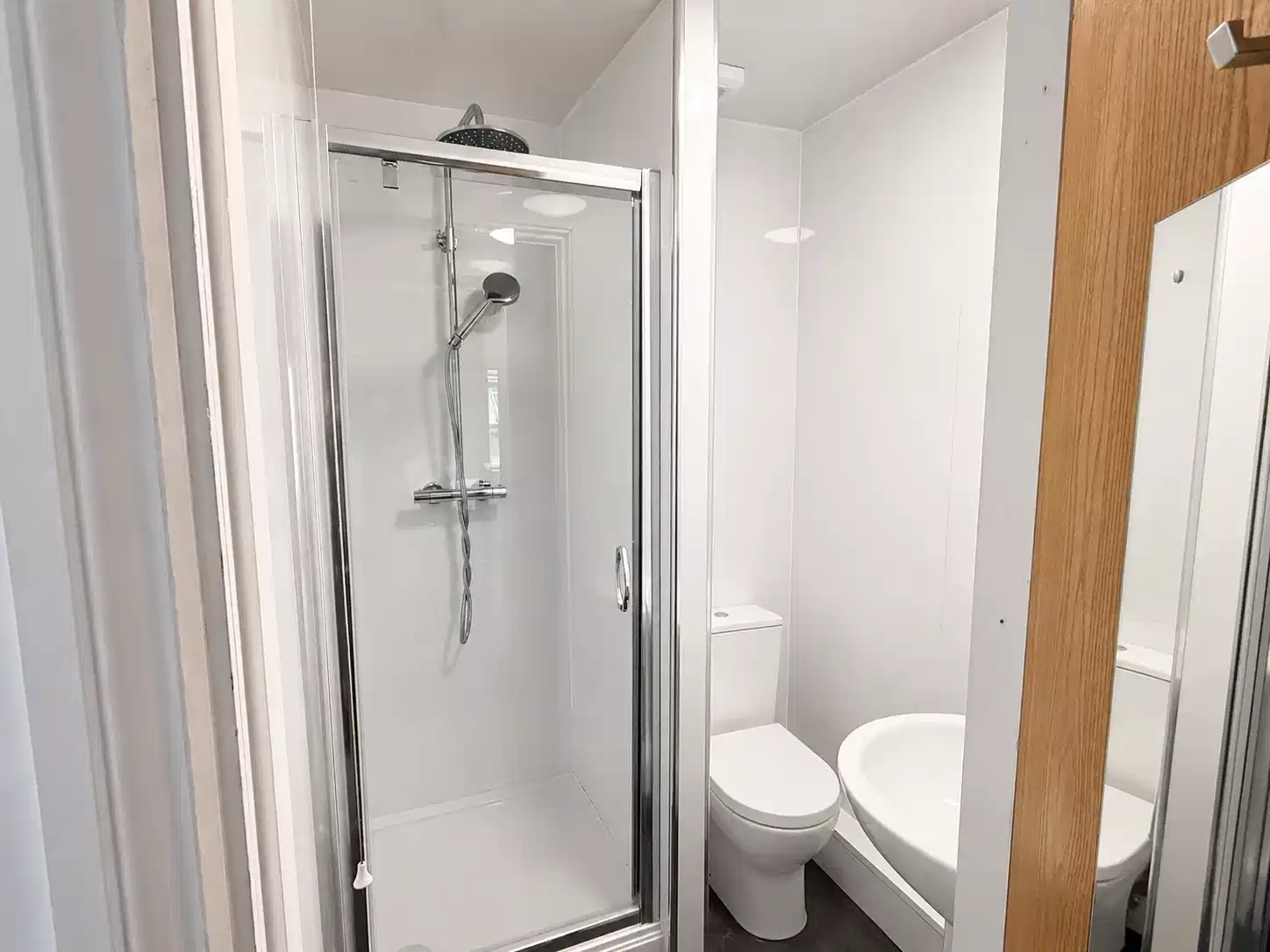 Amenities?w=400&h=260&fit=crop&q=40&auto=format&trim=auto