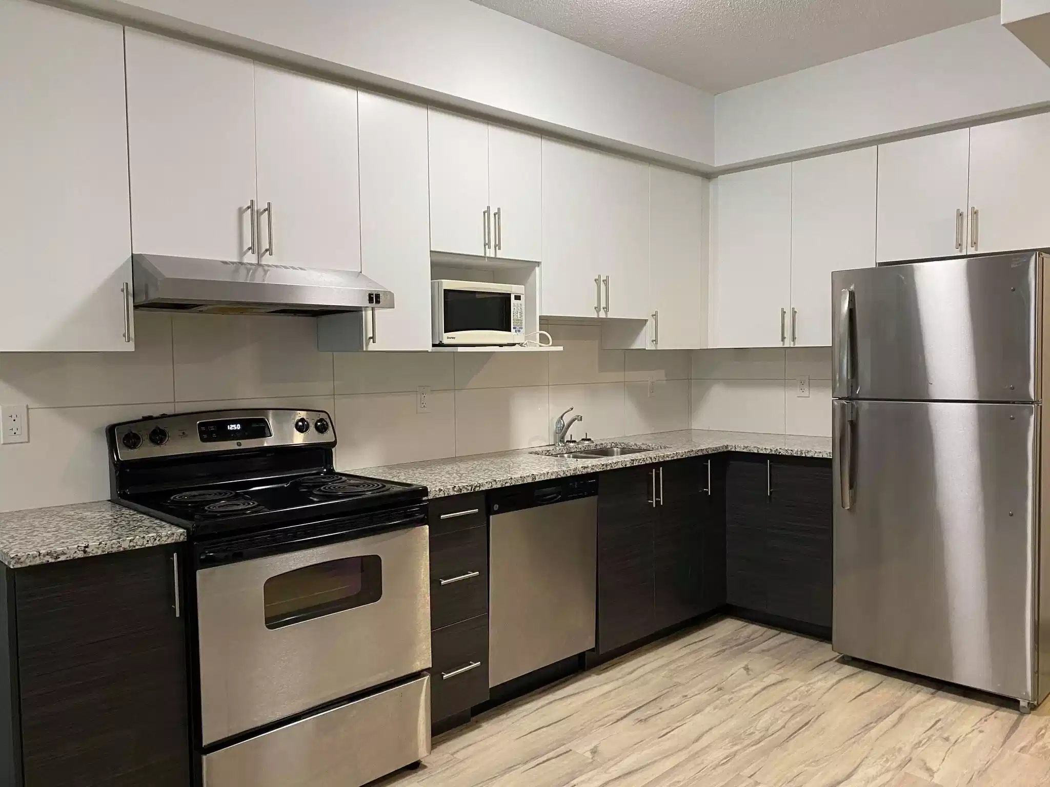 258C Sunview St, Waterloo, ON - Waterloo, Ontario, Canada - Kitchen