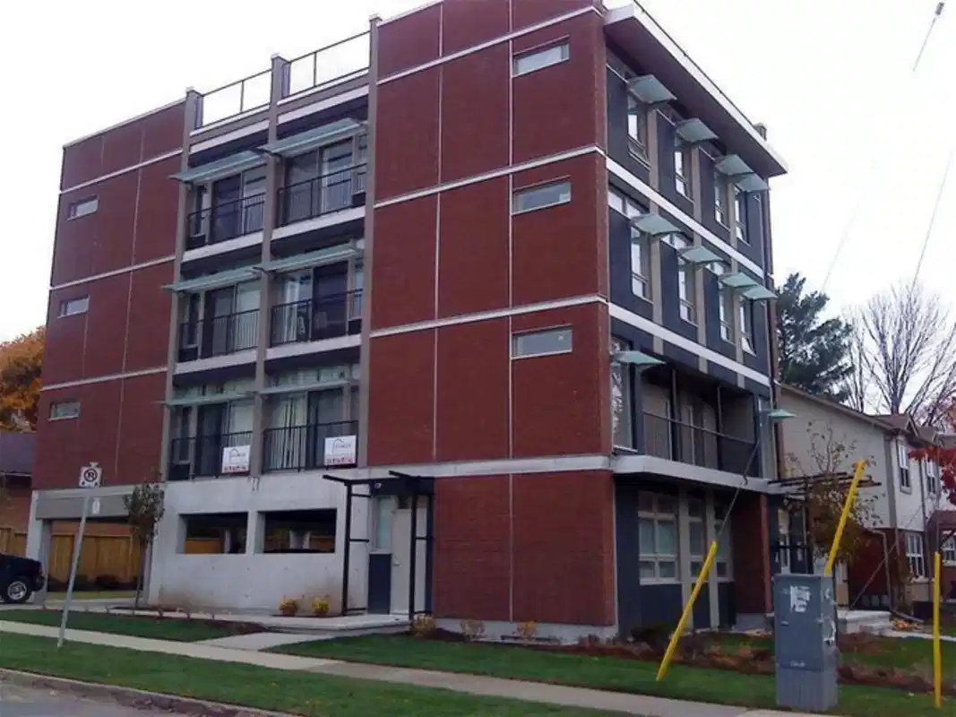 LEED on University, Waterloo - Waterloo, Ontario, Canada - Exterior