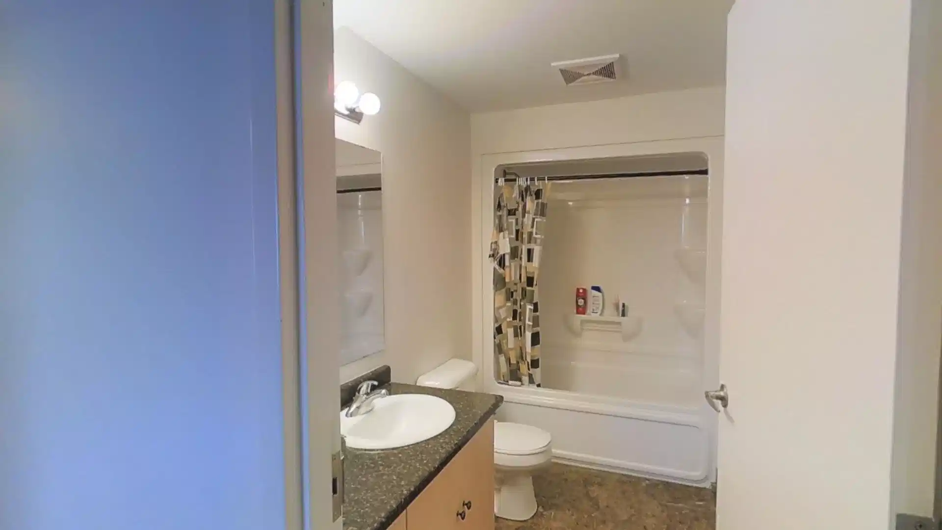 Lester Lofts, Waterloo - Waterloo, Ontario, Canada - Bathroom