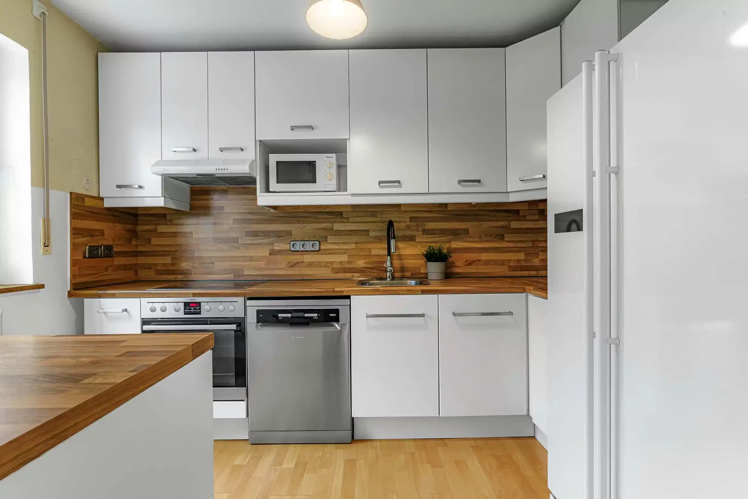 SPC 81475, Munich - Munich, Germany - Kitchen
