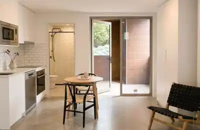Common Area?w=400&h=260&fit=crop&q=40&auto=format&trim=auto
