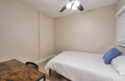 #12778 : Room in 8 Bed 4 Bath - Bathroom?w=400&h=260&fit=crop&q=40&auto=format&trim=auto