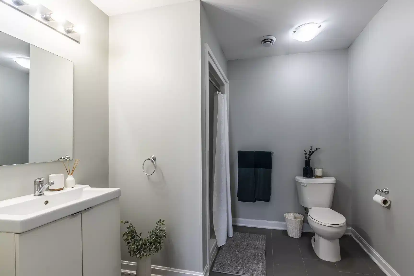 Arcadian Students - Barrie, Canada - Bathroom