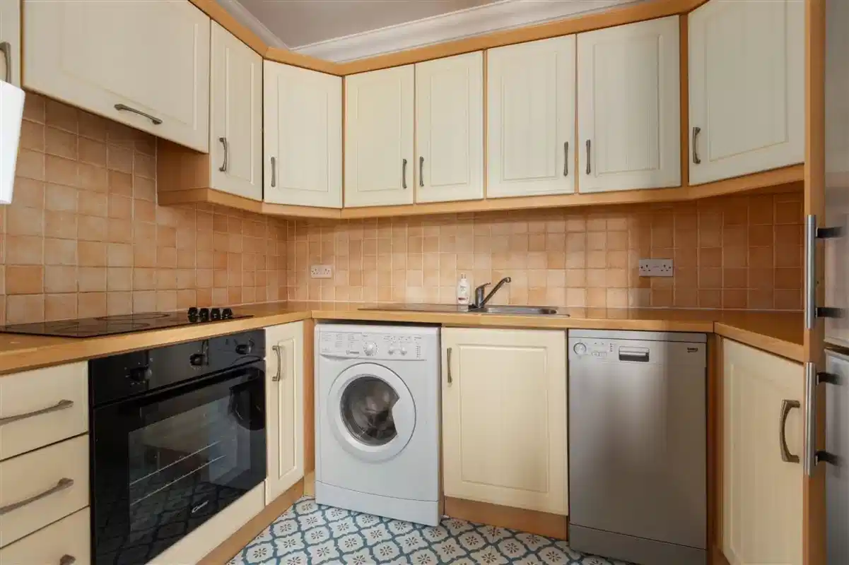 Room in a 2 Bedroom Apartment, 53 Slade Castle Ave, Saggart, Co. Dublin D24 N279 view 5