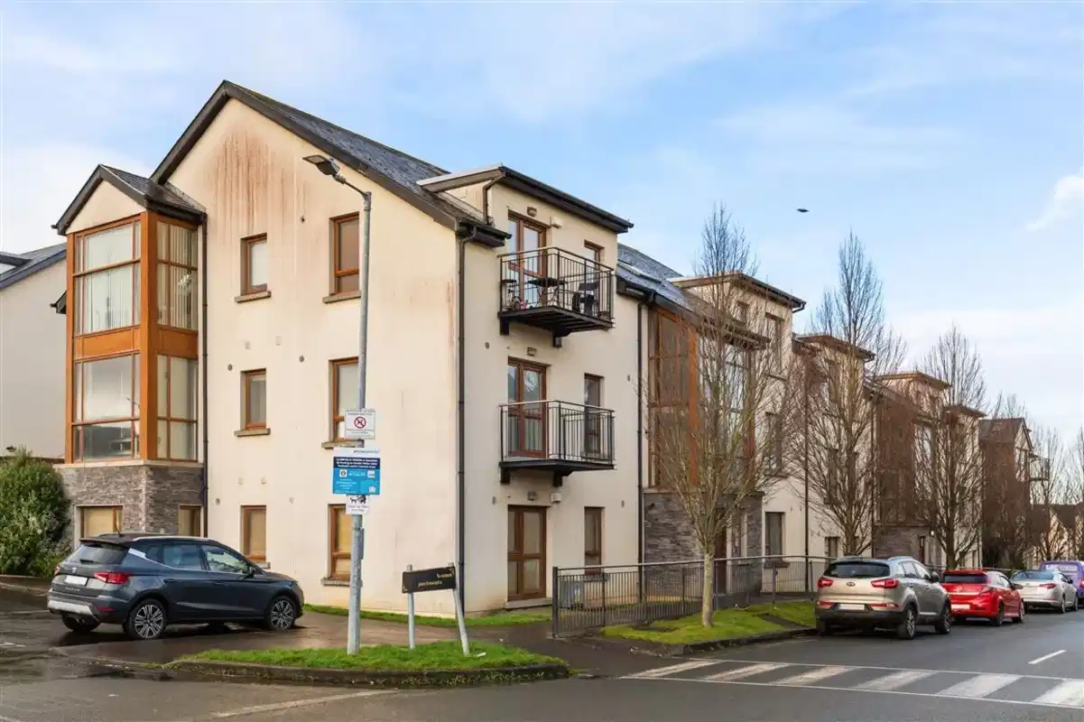 Room in a 2 Bedroom Apartment, 53 Slade Castle Ave, Saggart, Co. Dublin D24 N279 image 8