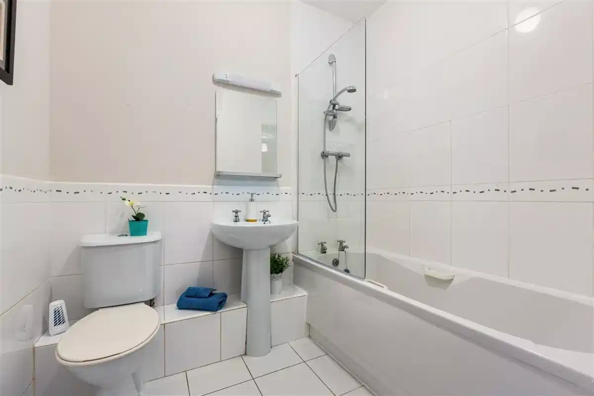 Room in a 2 Bedroom Apartment, 53 Slade Castle Ave, Saggart, Co. Dublin D24 N279 view 2