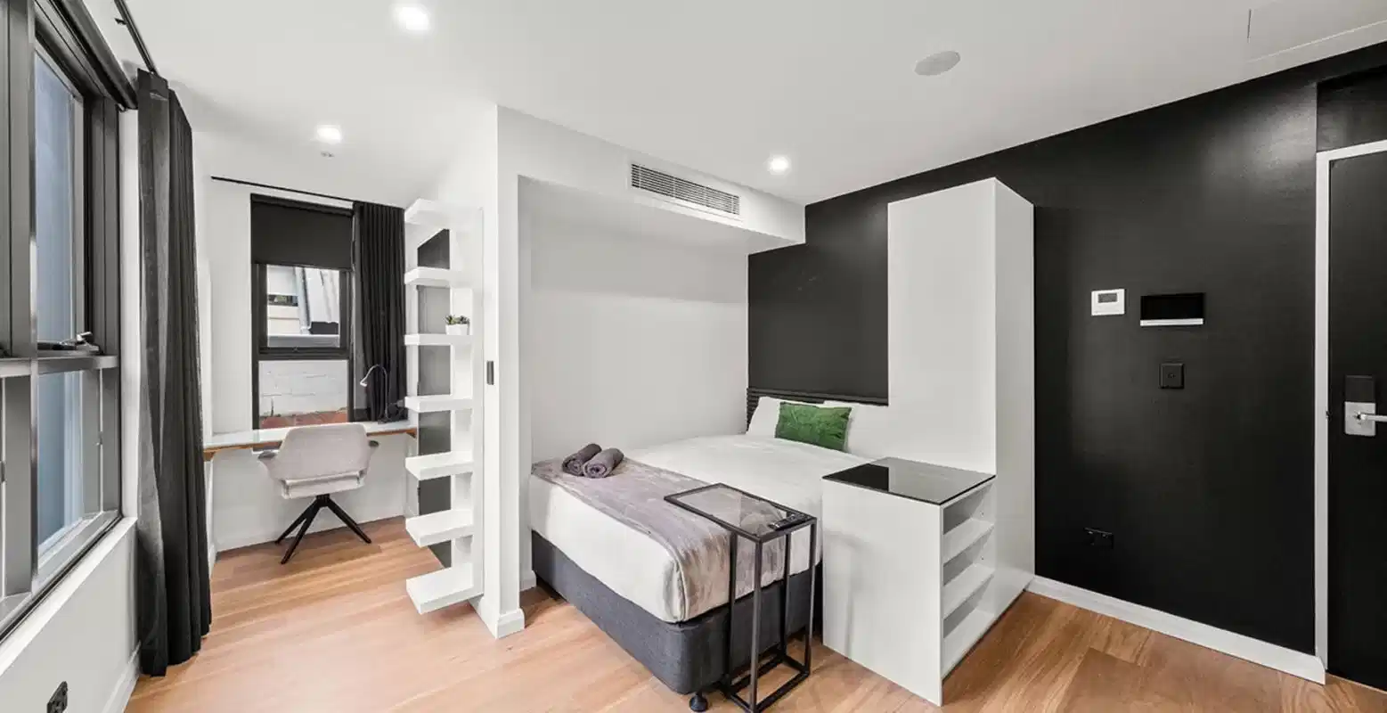 Bedroom?w=400&h=260&fit=crop&q=40&auto=format&trim=auto