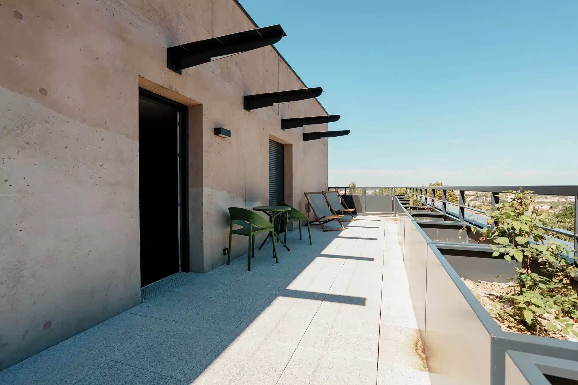 Amenities?w=400&h=260&fit=crop&q=40&auto=format&trim=auto