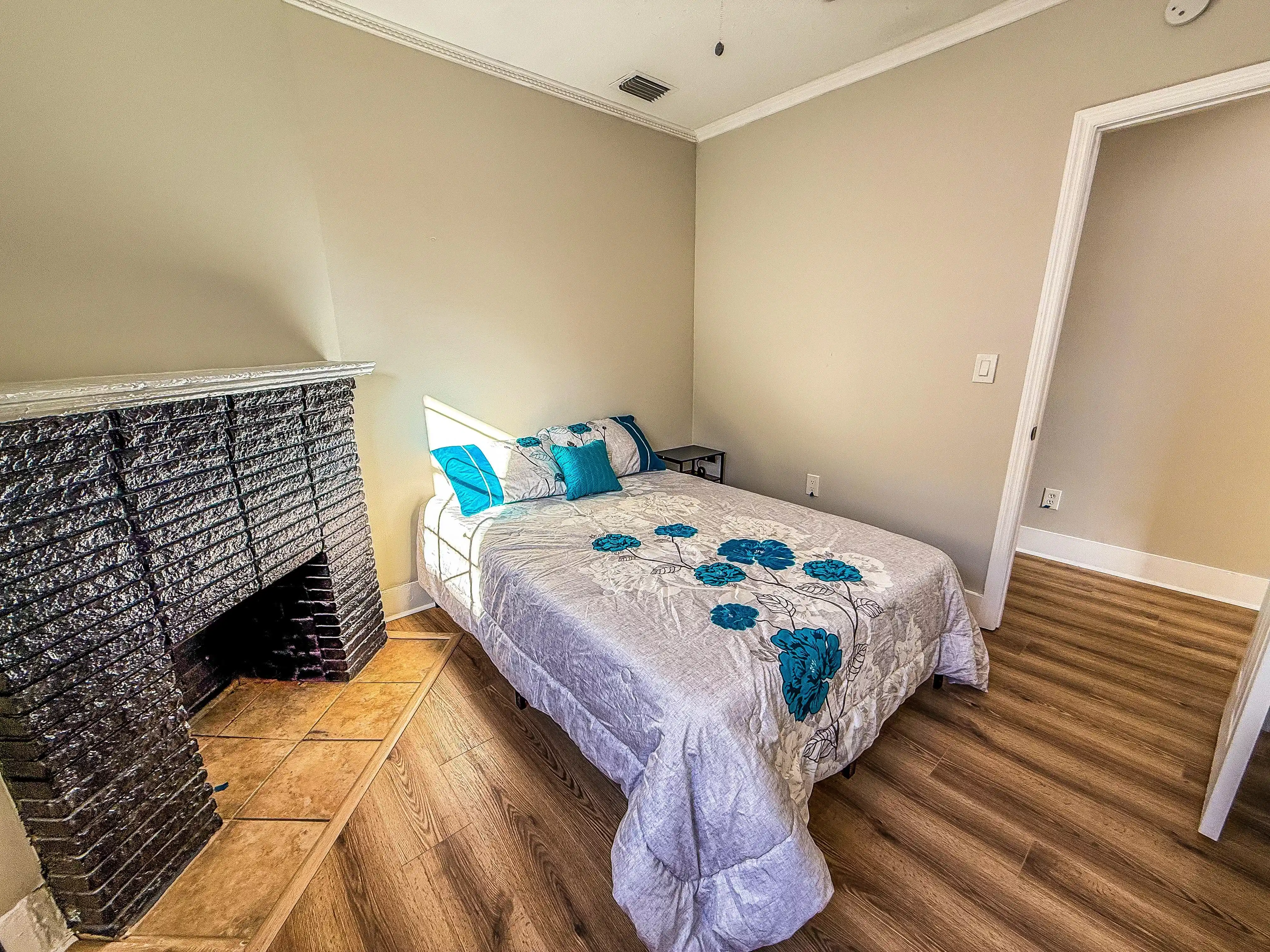 #55152: Room in 1 Bed 1 Bath - Kitchen?w=400&h=260&fit=crop&q=40&auto=format&trim=auto