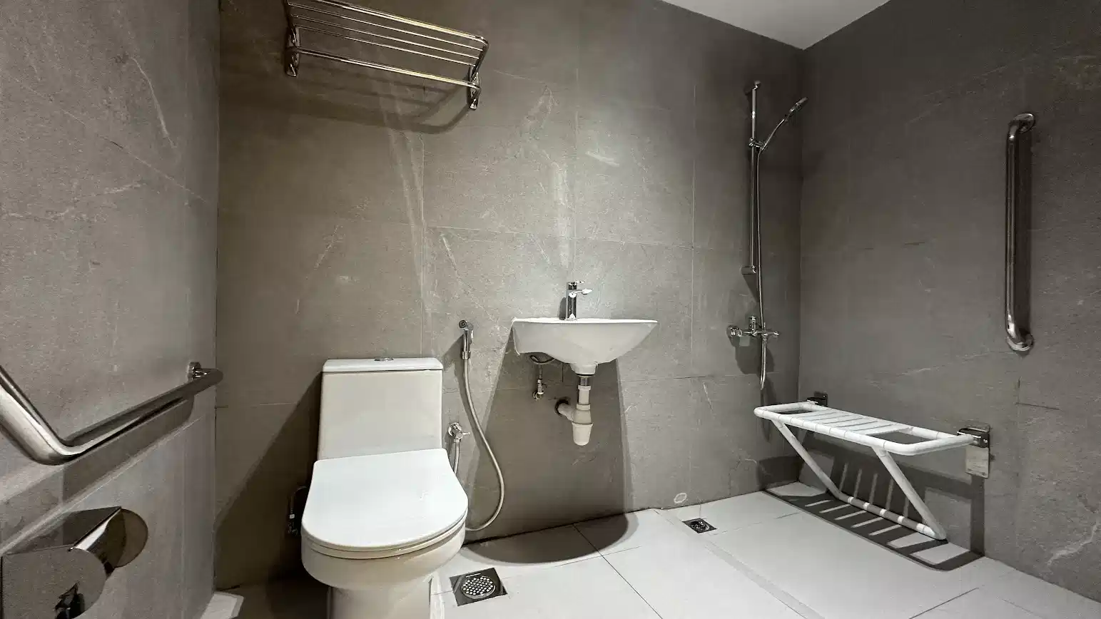 Amenities?w=400&h=260&fit=crop&q=40&auto=format&trim=auto