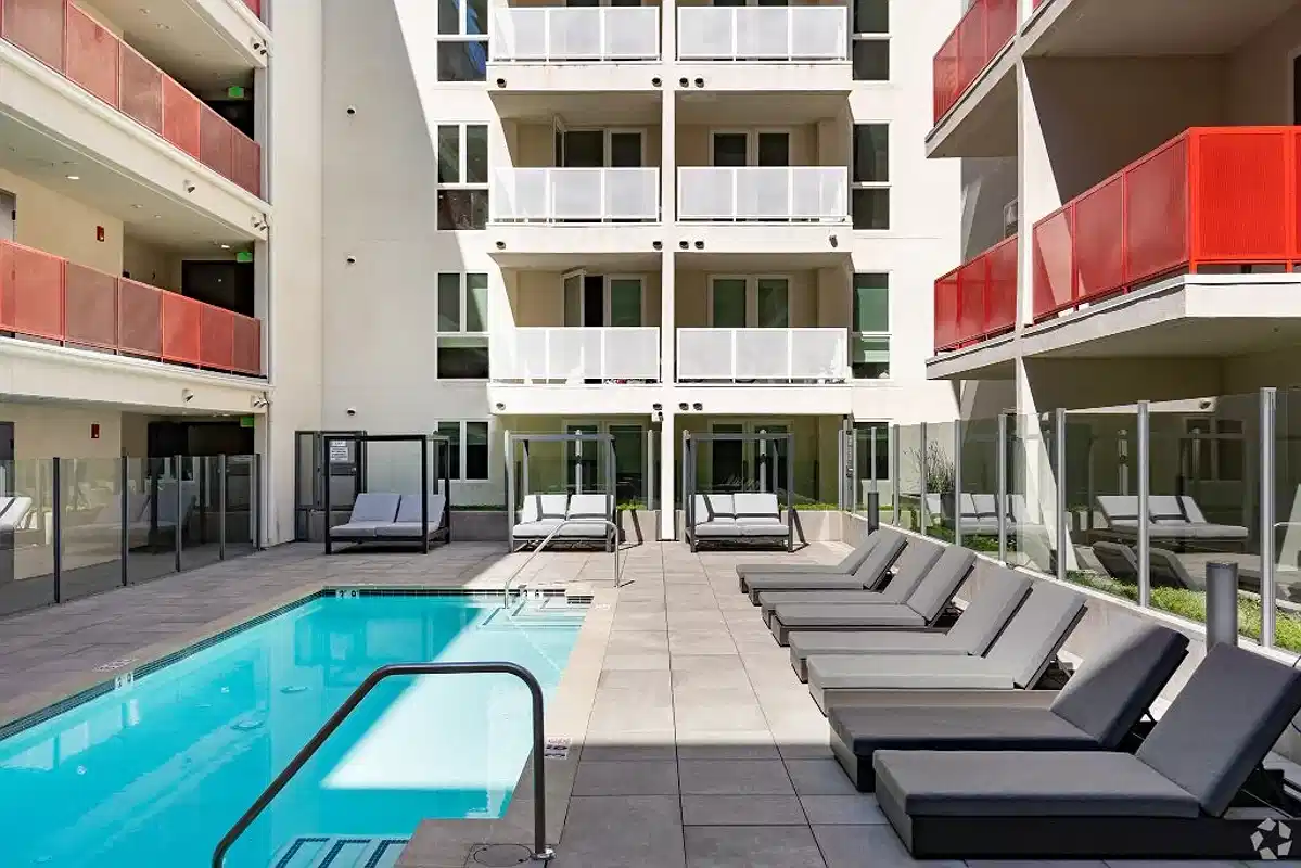 Amenities?w=400&h=260&fit=crop&q=40&auto=format&trim=auto
