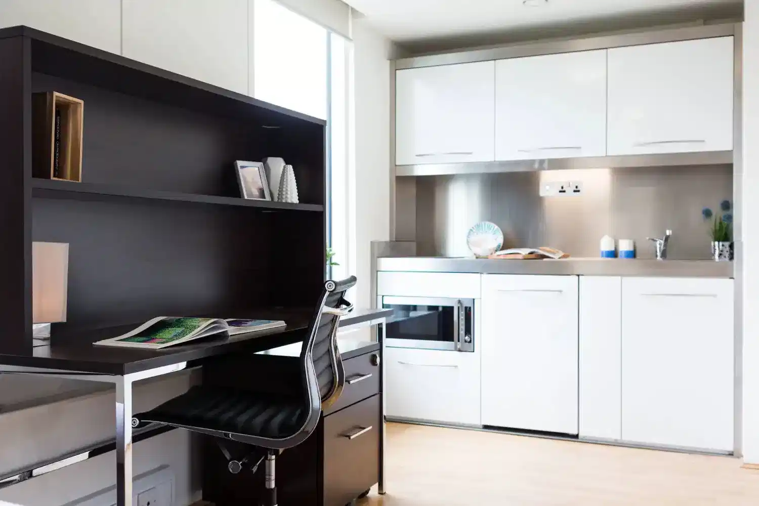 Amenities?w=400&h=260&fit=crop&q=40&auto=format&trim=auto