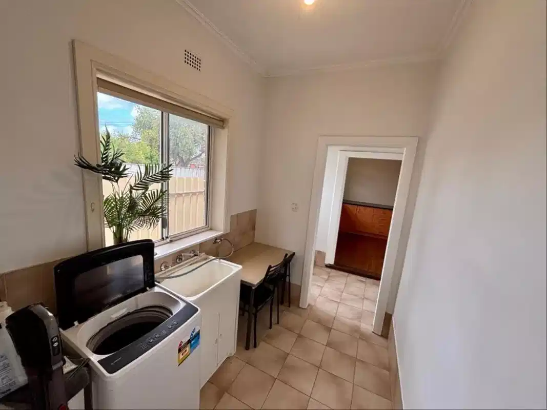 Room in a 5 Bedroom Apartment, 18A High Avenue, Clearview, Australia SA 5085 - Adelaide, South Australia, Australia - Amenities