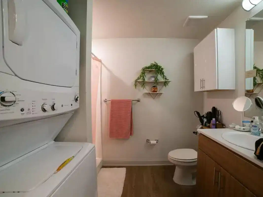 Common Area?w=400&h=260&fit=crop&q=40&auto=format&trim=auto