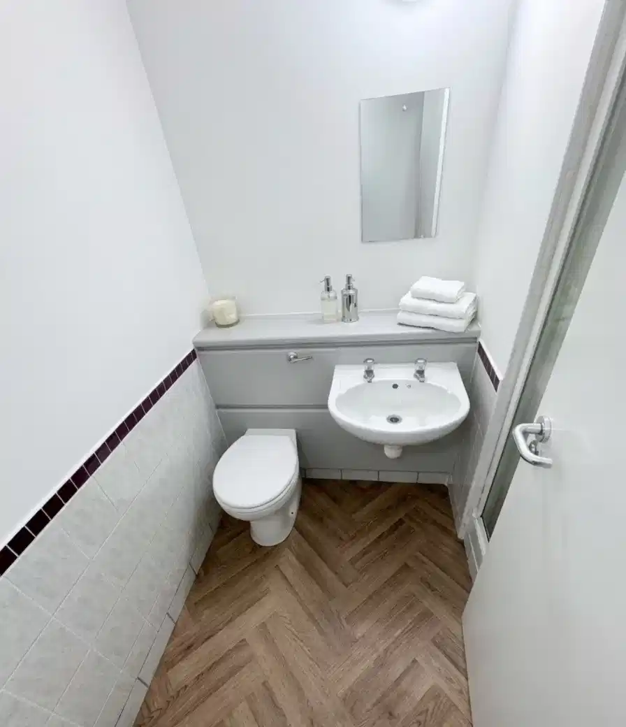 4 Bedroom 2 Bathroom Apartment - Amenities?w=400&h=260&fit=crop&q=40&auto=format&trim=auto