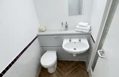 4 Bedroom 2 Bathroom Apartment - Amenities?w=400&h=260&fit=crop&q=40&auto=format&trim=auto