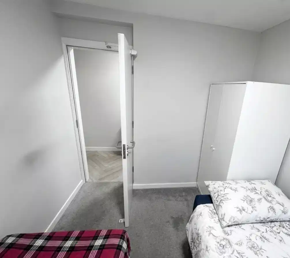 Room in a 4 Bedroom Apartment, Apartment 77, North Quay Place, Pope's Quay Street, Cork, T23 V5DR, Cork - Cork, Ireland - 4 Bedroom 2 Bathroom Apartment - Bedroom
