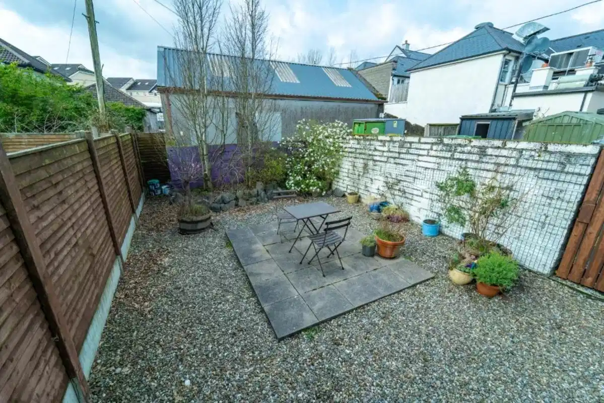Room in a 3 Bedroom Apartment, 1 College Crescent, College Rd, Galway, H91 WEW8 - Galway, Ireland - Exterior