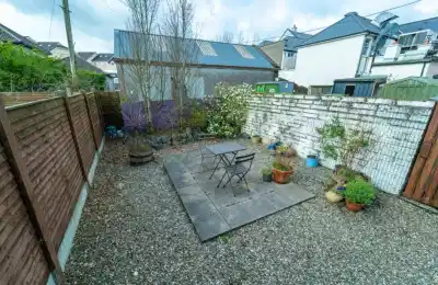 Room in a 3 Bedroom Apartment, 1 College Crescent, College Rd, Galway, H91 WEW8 - Galway, Ireland - Exterior
