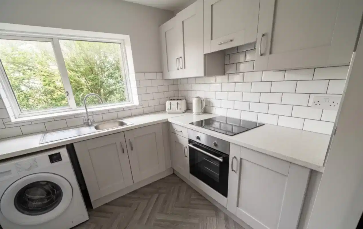 Room in a 4 Bedroom Apartment, Apartment 72, North Quay Place, Pope's Quay Street, Cork, T23 YFK1 - Cork, Ireland - Kitchen
