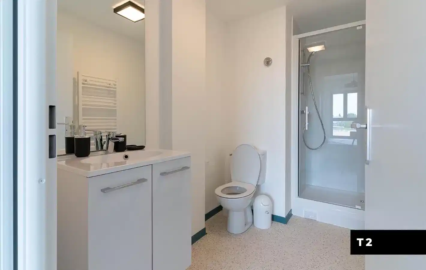 Amenities?w=400&h=260&fit=crop&q=40&auto=format&trim=auto