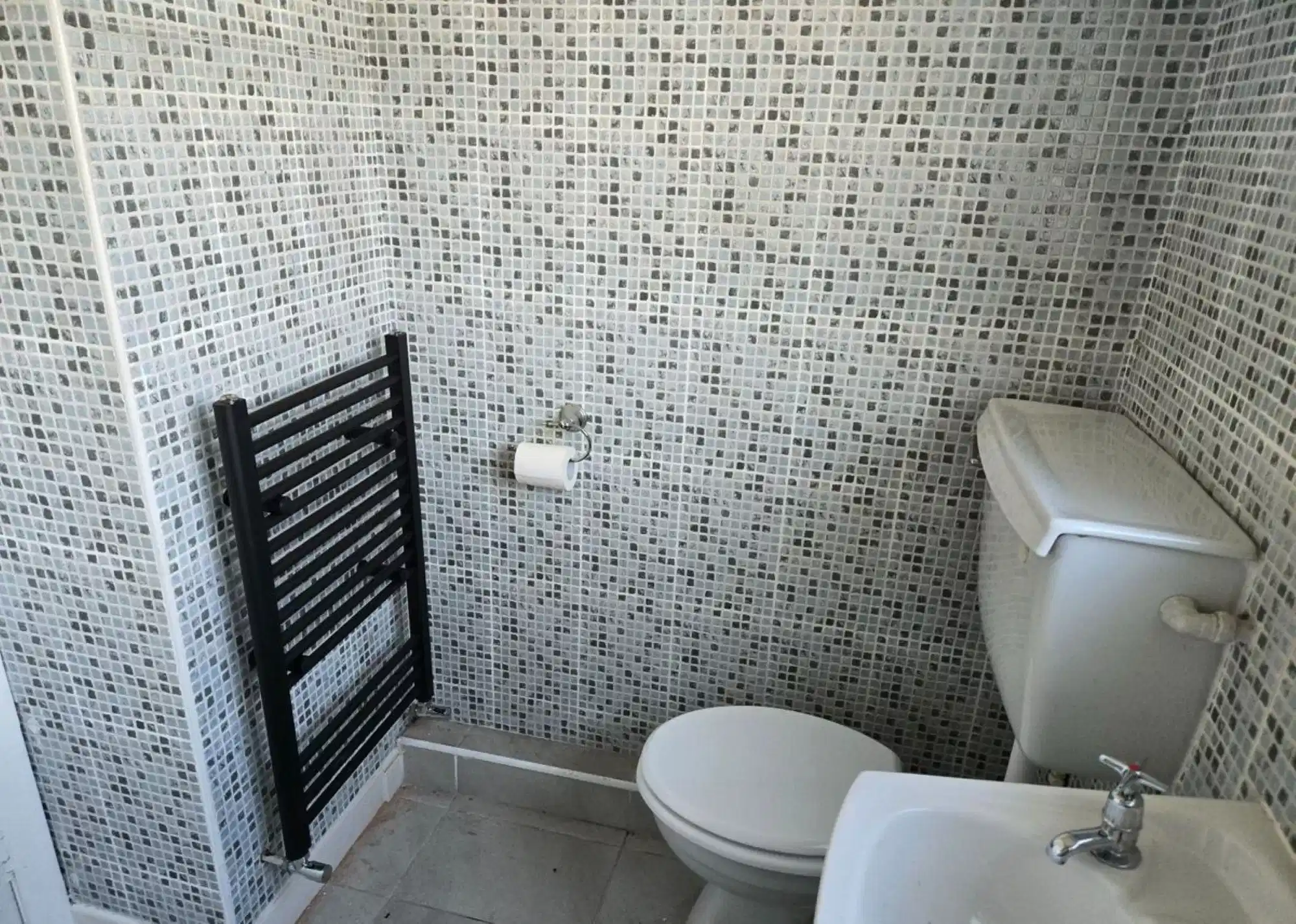 Common Area?w=400&h=260&fit=crop&q=40&auto=format&trim=auto