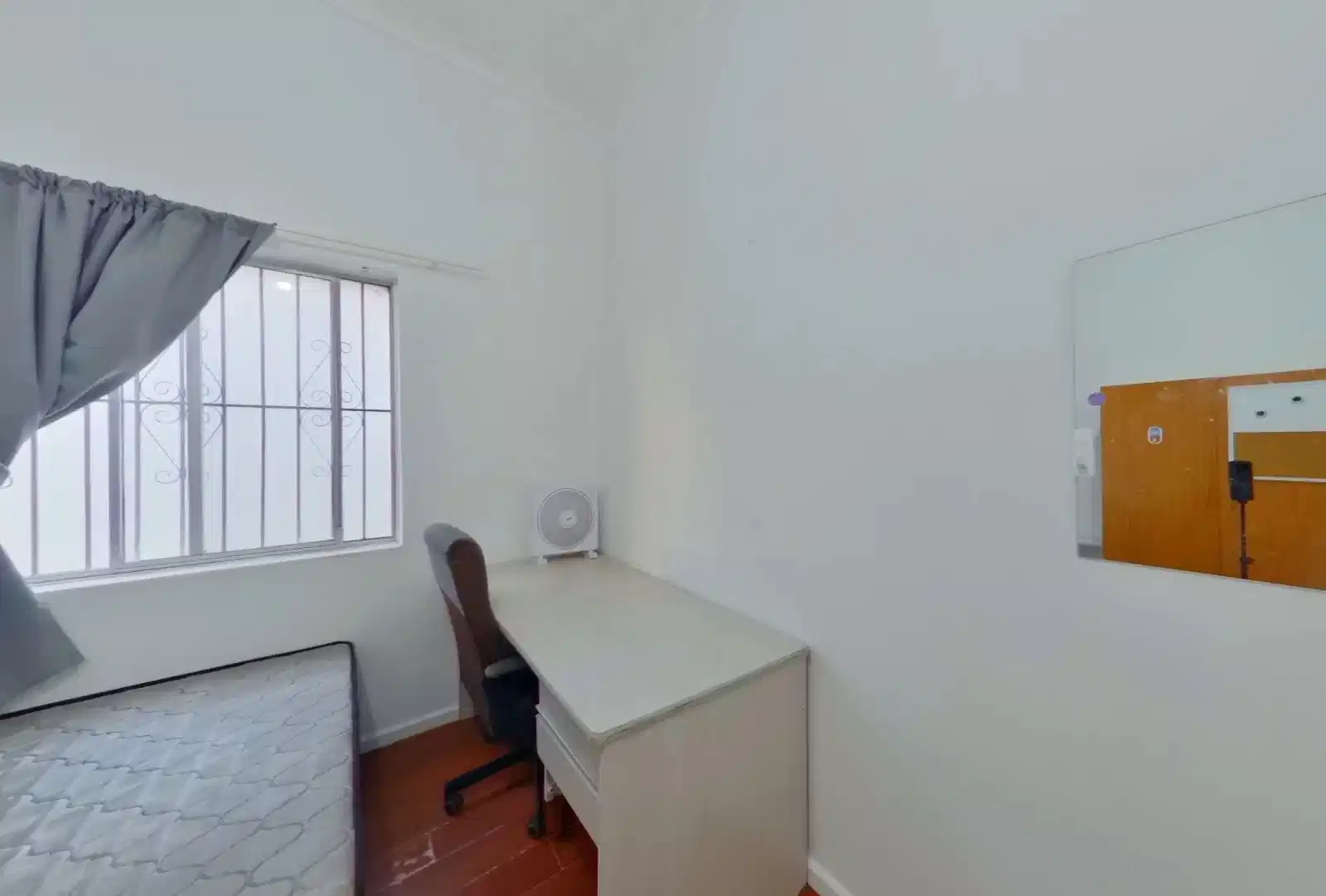 Common Area?w=400&h=260&fit=crop&q=40&auto=format&trim=auto