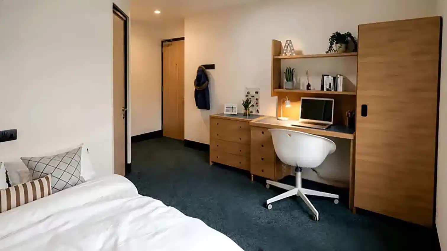 Hardwick Campus. Cheltenham - Cheltenham, England, United Kingdom - Classic Ensuite - Bedroom
