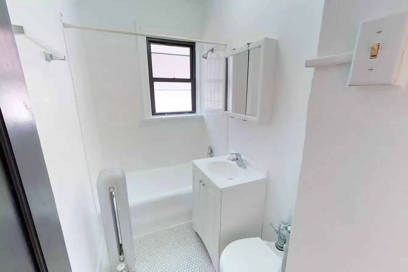 1440 E. 52nd Street, Chicago 5