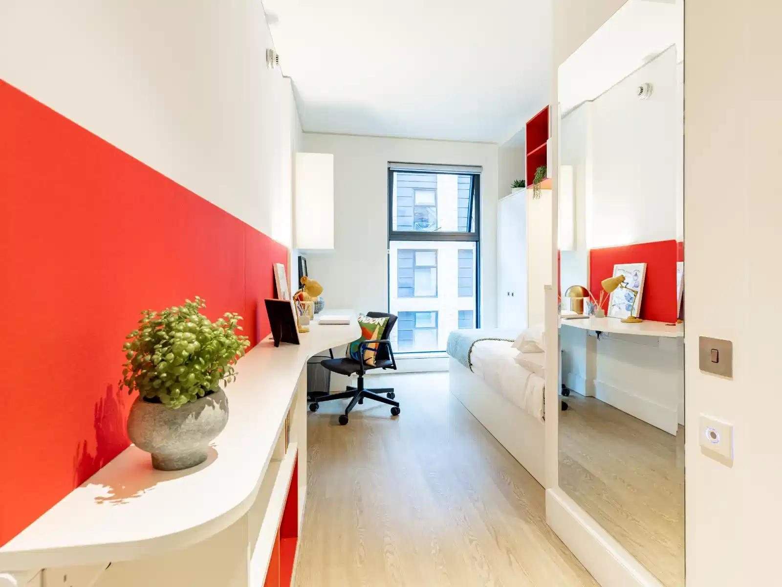 Common Area?w=400&h=260&fit=crop&q=40&auto=format&trim=auto