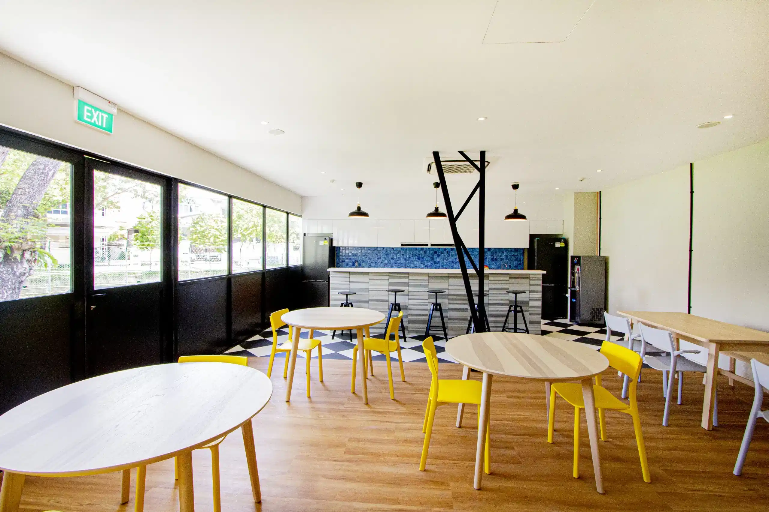 Common Area?w=400&h=260&fit=crop&q=40&auto=format&trim=auto
