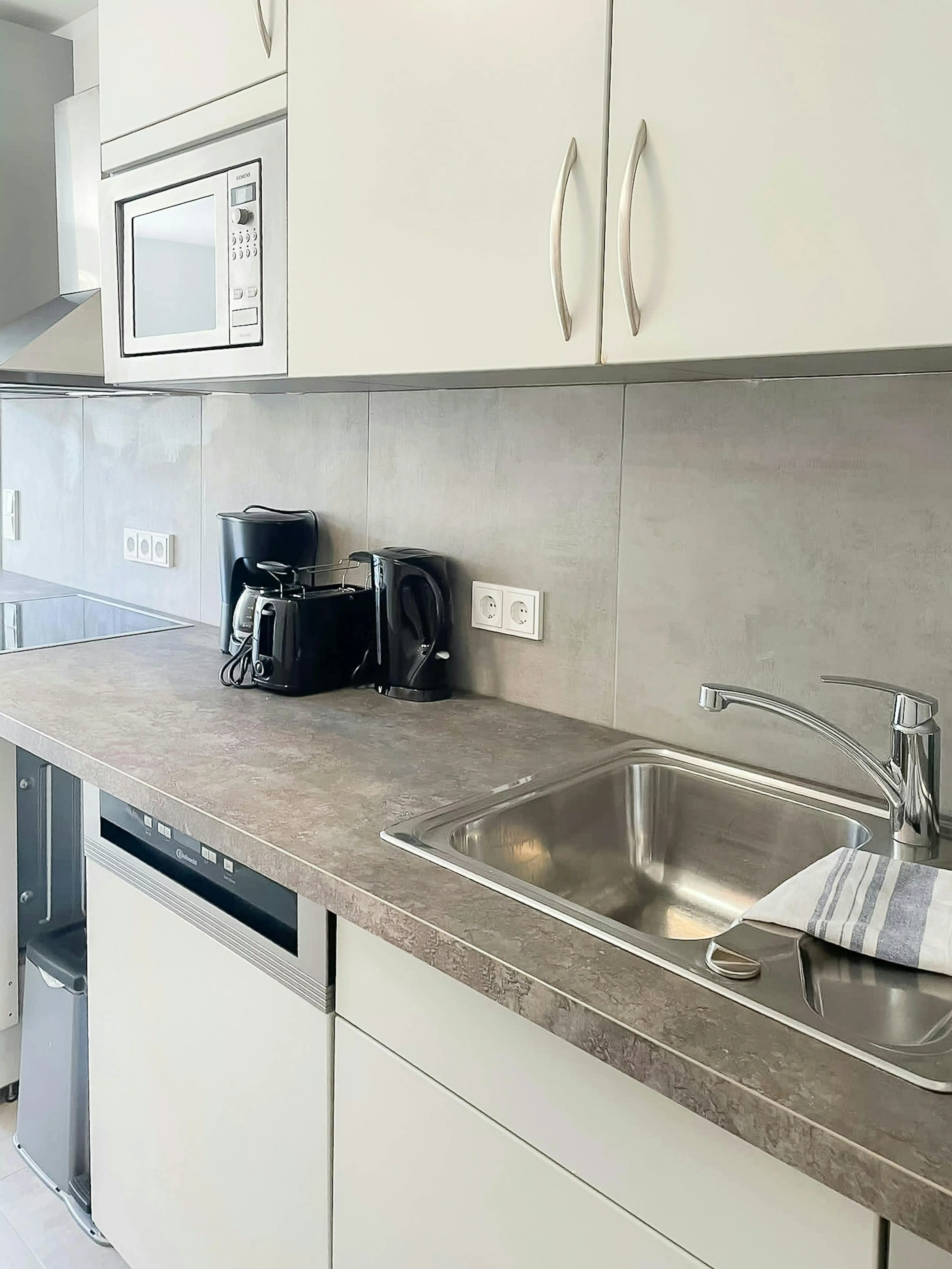 Kunreuthstr. 71, 2. OG links (Unit 172/02), Munich - Munich, Germany - Room in a 4 Bedroom 1 Bathroom - Kitchen
