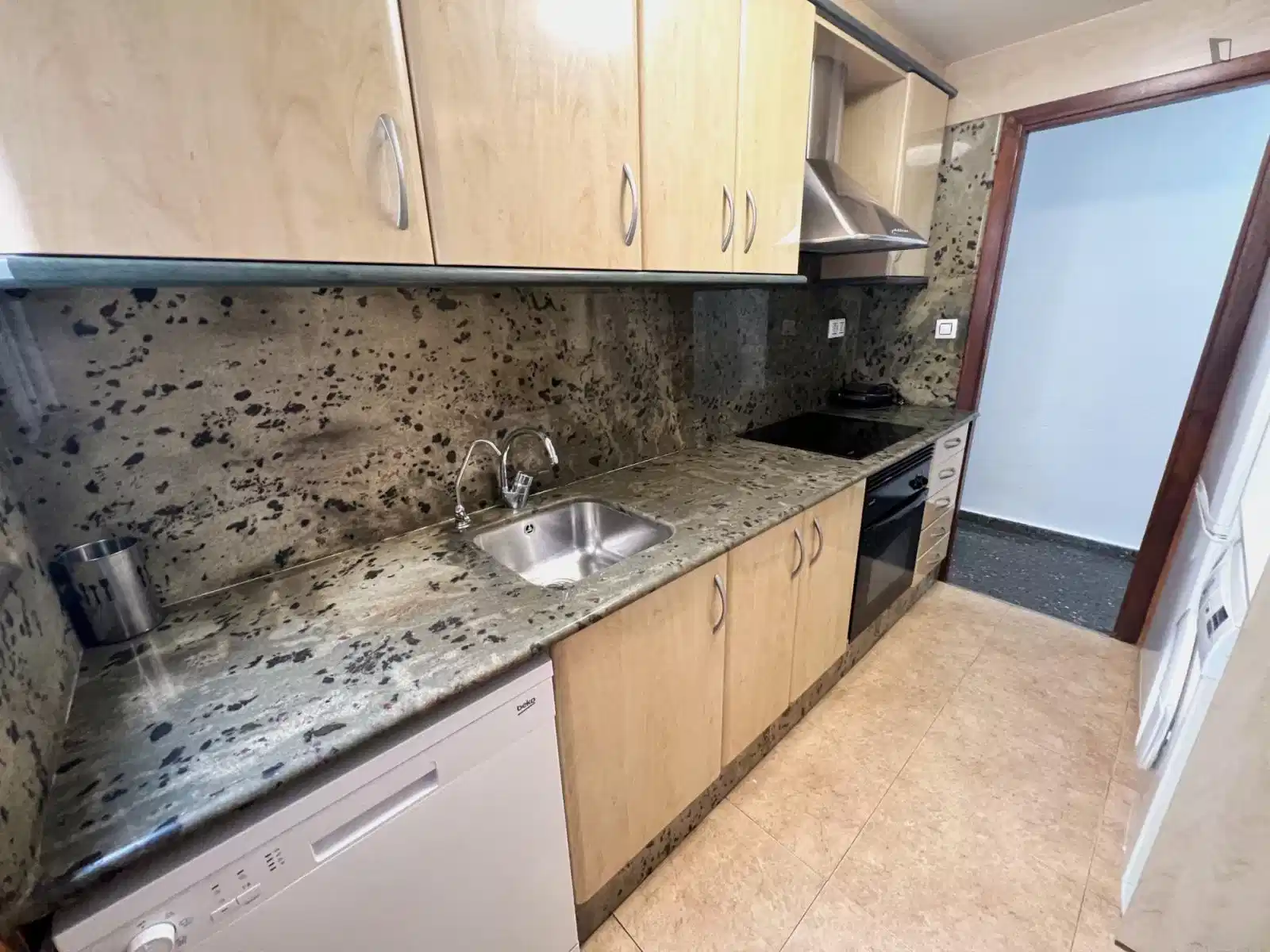 UNP 46035, Valencia - Valencia, Spain - Kitchen
