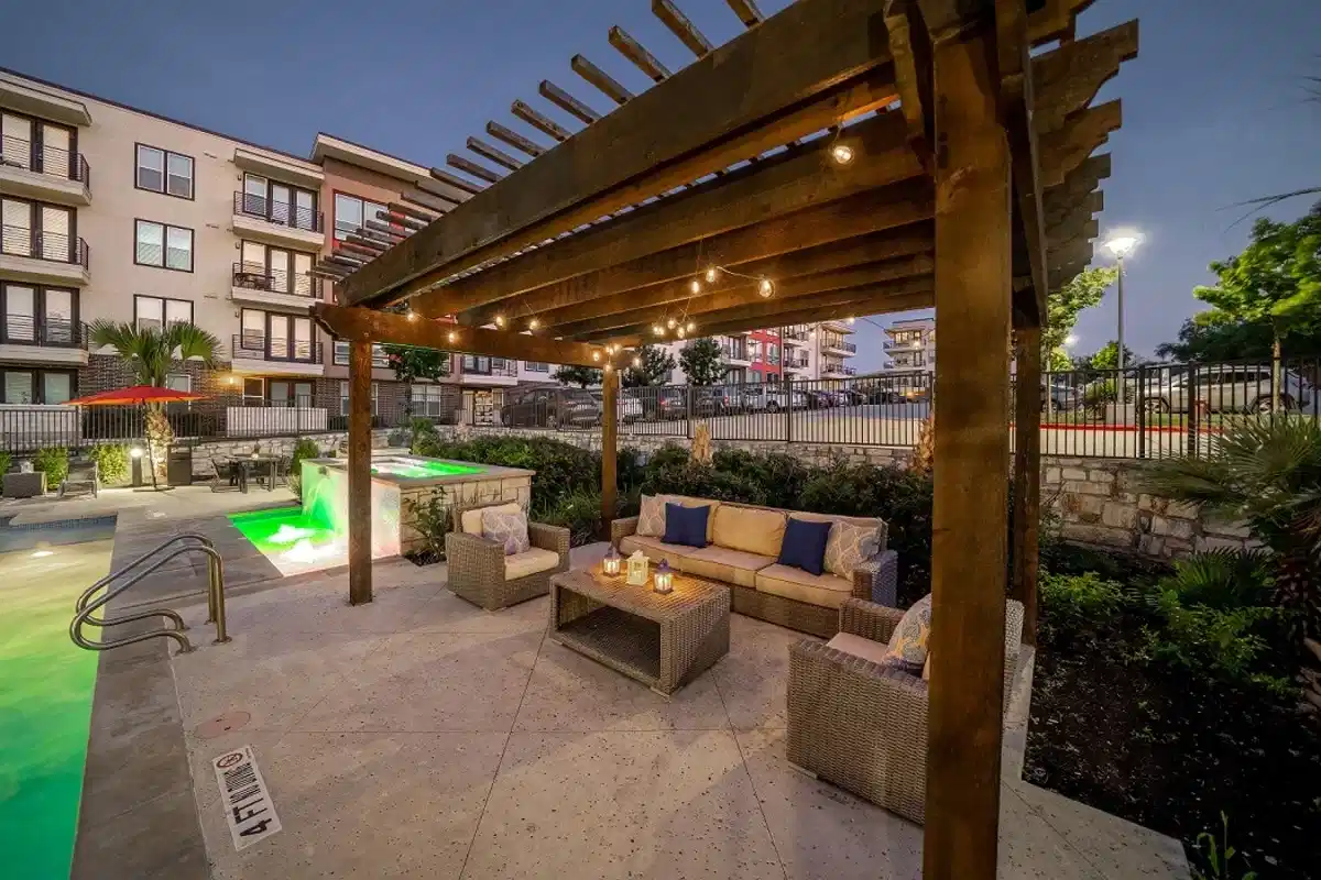 Oxford at Medical Center, San Antonio - San Antonio, Texas, United States - Exterior