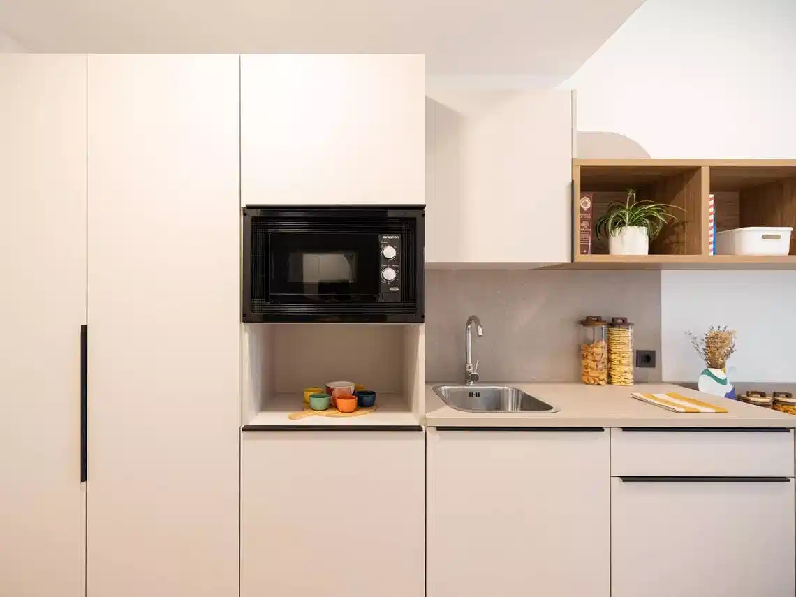 Bathroom?w=400&h=260&fit=crop&q=40&auto=format&trim=auto