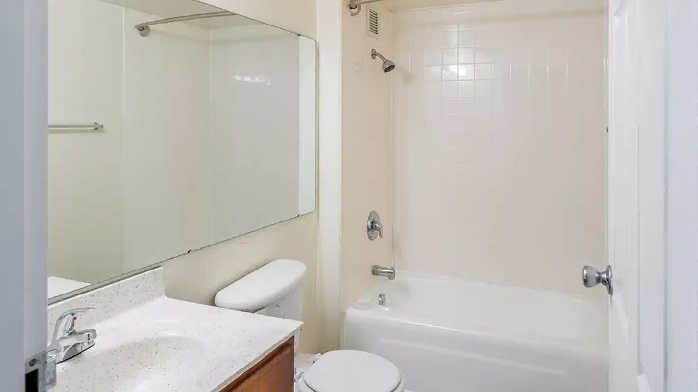 Regency Tower Apartments, Detroit 5