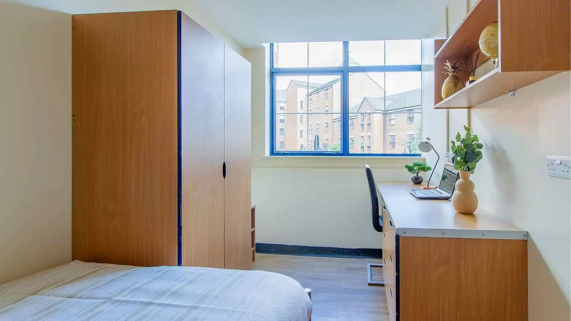 Amenities?w=400&h=260&fit=crop&q=40&auto=format&trim=auto