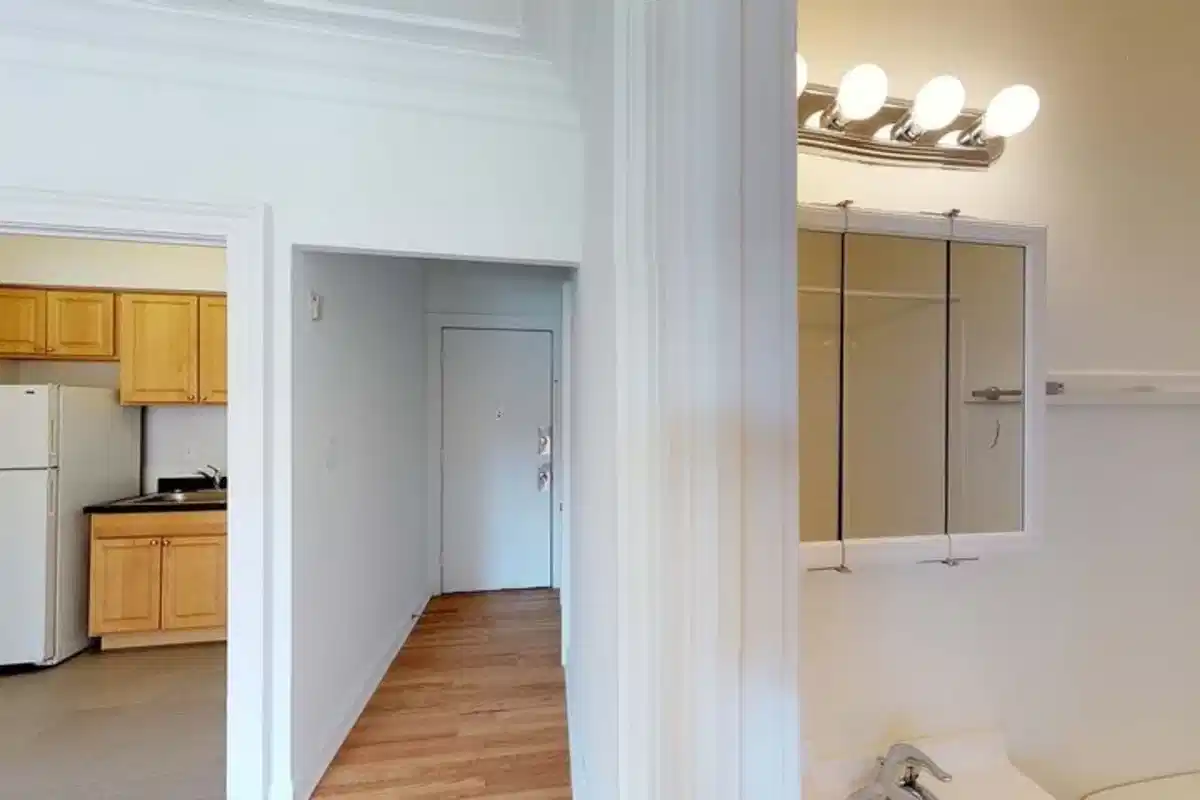 Common Area?w=400&h=260&fit=crop&q=40&auto=format&trim=auto