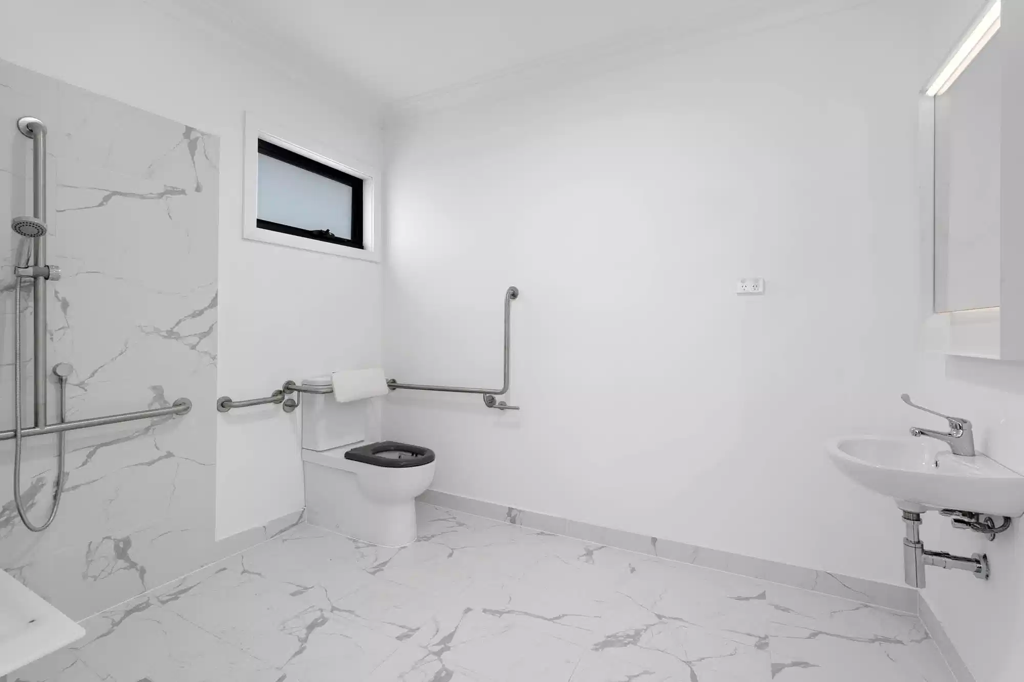 Common Area?w=400&h=260&fit=crop&q=40&auto=format&trim=auto