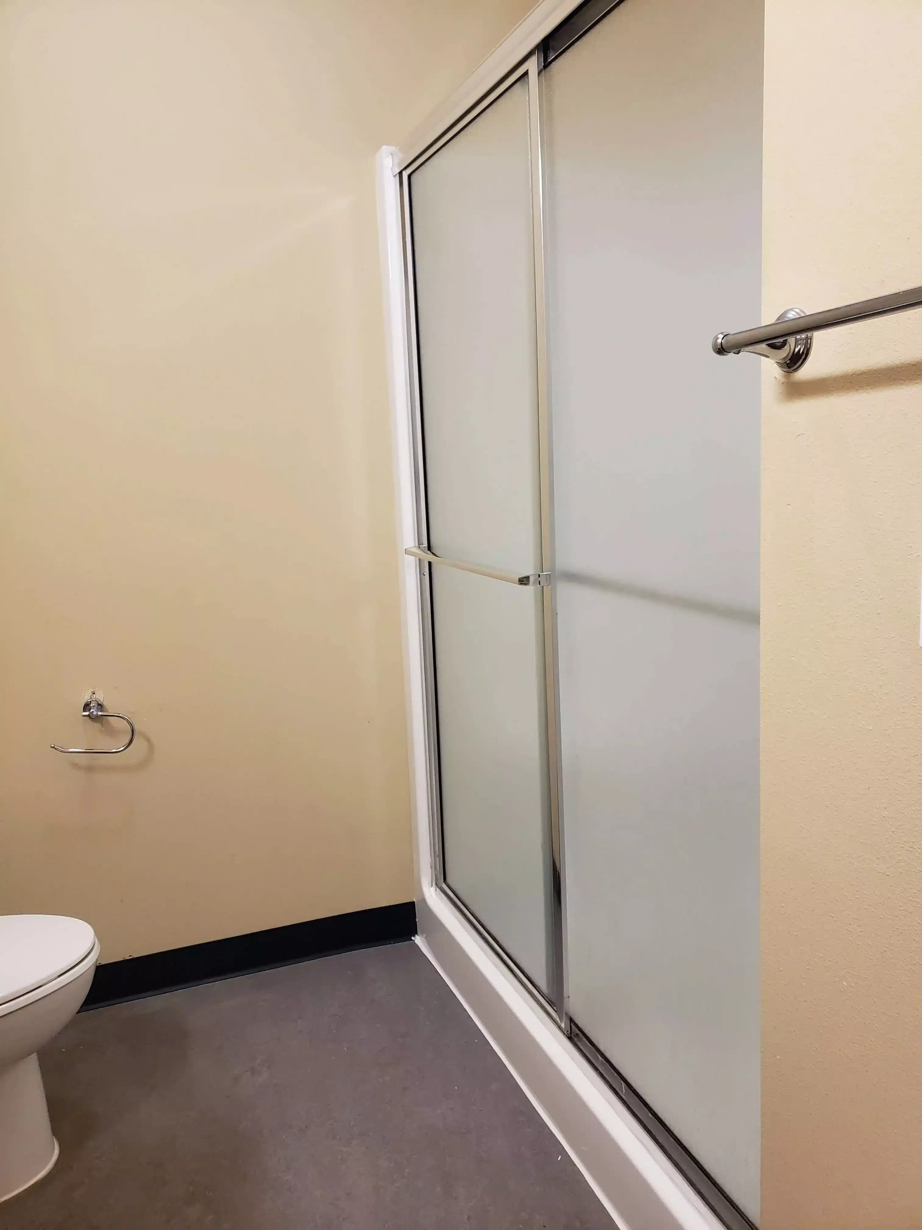 Amenities?w=400&h=260&fit=crop&q=40&auto=format&trim=auto
