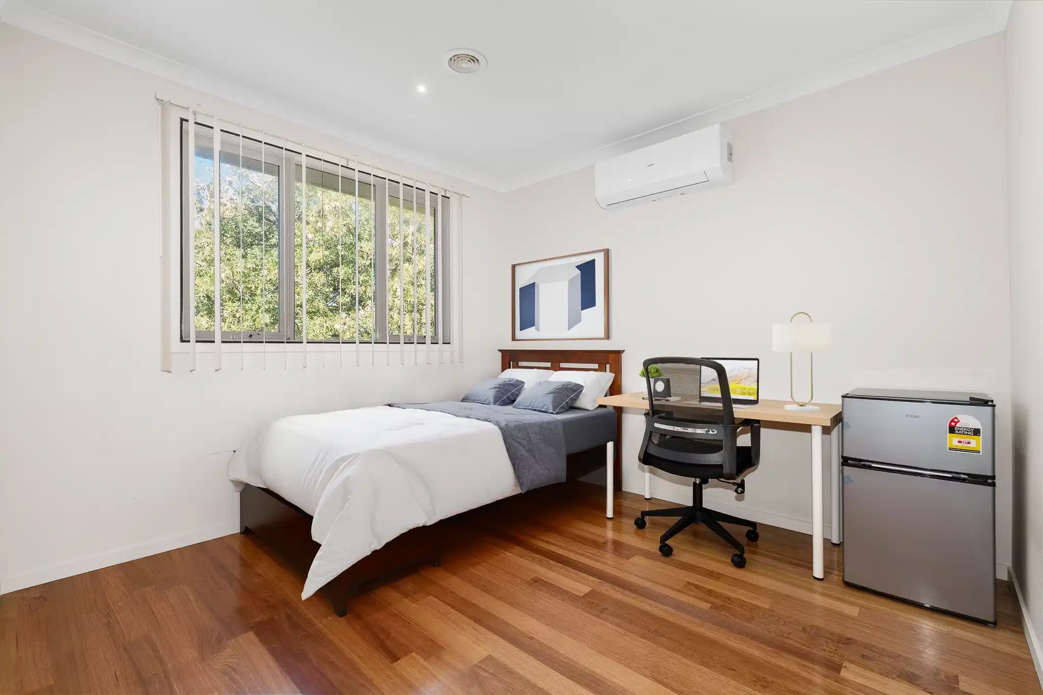 Studio Double - Bedroom?w=400&h=260&fit=crop&q=40&auto=format&trim=auto