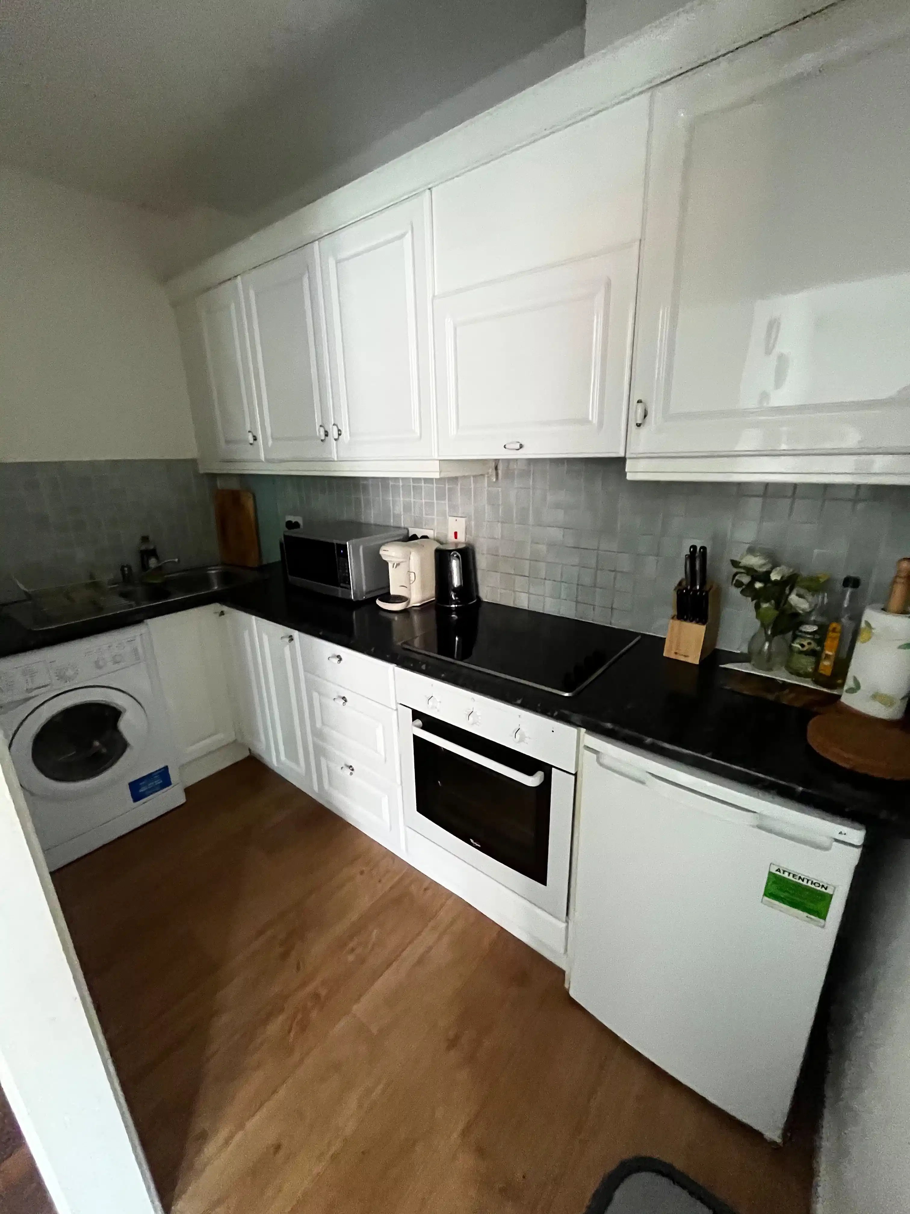 Room in A 2 Bedroom Apartment, Nicholas House, Ardilaun Court, Patrick Street, Dublin 8 D08 YC64 - Dublin, Ireland - Kitchen